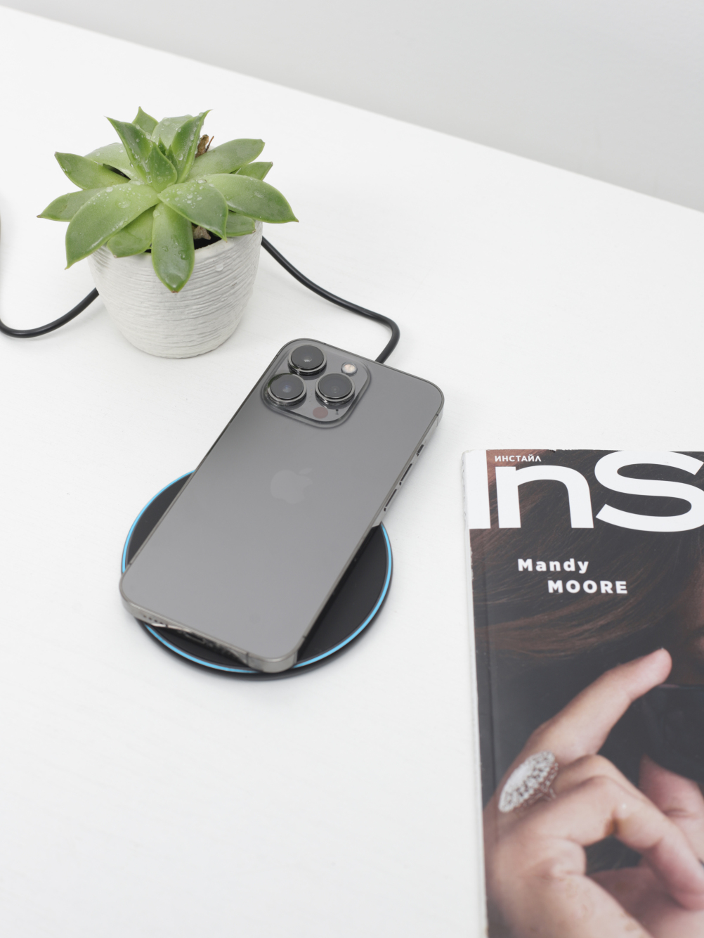 Изображение товара Быстрое настольное беспроводное зарядное устройство GeoLuK Fast Tablet 15W Black